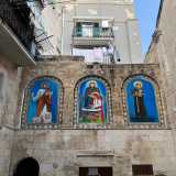 Autore del restyling � il 70enne artista barese Angelo Guaragno...